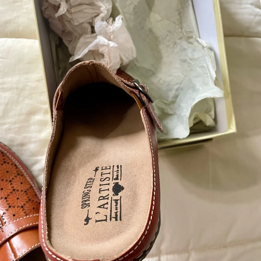 NIB L'ATISTET women’s  Perforated Leather Slip-Ons - Picture 4 of 5
